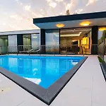 Luxury Ocean View I Swimming Pool I Vincents Place 别墅 Estreito Da Calheta